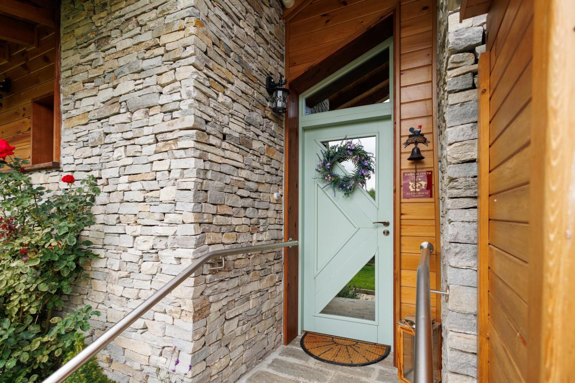 Mountain Villa Aleksia- With Jacuzzi 拉兹洛格 外观 照片